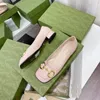 2021 최신 고품질 여성 공식 신발 럭셔리 맞춤 금속 로고 부드럽고 편안하게