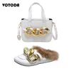 Pantofole a catena da donna Borsa a mano Set fondo spesso Pelliccia sintetica Slip On Slides PU Leather Pruse Shoes Ladies Designer Borsa a tracolla di lusso H1122