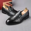 Zapatos de fiesta de negocios para hombre de estilo lujoso, mocasines planos con botones de metal y patrón de cocodrilo para boda, puntiagudos, calzado