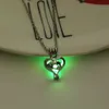 3-farbige leuchtende Herz-Halsketten für Damen, hohle leuchtende Stein-Anhänger-Halskette, geometrischer, im Dunkeln leuchtender Splitter-Schmuck