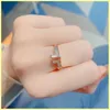 2021 Najwyższej jakości luksusowe diamentowe asymetryczne podwójne pierścionki Pierścieni Pierścień Pierścień biżuteria dla kobiet miłość t złota pierścień 925 Sterlin5945559