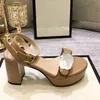 2021 Piattaforma tacchi alti sandali dorati in pelle con fibbie in metallo scarpe eleganti da donna alla moda bellissime scarpe da sposa