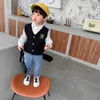 Höst pojkar mode stickad cardigan väst koreansk stil ärmlös brev utskrift ytterkläder barn casual school waistcoats 210615