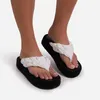 Sommar Elegant Design Kvinnor Tofflor Plattform Flat PU Läder Vävband Tjock Sula Utomhus Beach Flip Flops Trend Damskor