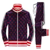 2022 Mens Tracksuit 패션 Pullovers 티셔츠 클래식 트렌드 반바지 운동복 복장 디자이너 라운드 넥 흑인과 백인 남성 여성 슈트 땀