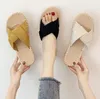 Pantofole per donne 2024 Summer Nuova spiaggia coreana sandali piatti in trama casual tessitura non slittanti traspiranti pannelli da donna di moda da donna scarpe romane