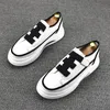 2022 British Luxury Men Vulkaniserad Bröllop Skor Mode Designer Original Vit Platform Walking Sneakers Platform Casual Slider Casual Loafers