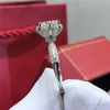 Geoki 925 Sterling Zilver Perfect Cut 2 Ct 8mm Geslaagd Diamant Test D Kleur VVS1 Moissanite Sneeuwkoningin Ring Luxe Partij Sieraden Cl236A