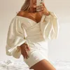 Fritidsklänningar Sexiga Off Shoulder Dam Klänning Sommar Elegant Solid V-ringad Långärmad 2021 Bodycon Satin House Of Cb Mini