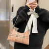 Crossbody väskor för kvinnor rosa clucth handväska lyx designer handväska messenger bag mode Enkla axelväskor plånbok