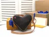 Game On Coeur Bag Heart Fashioned Маленькая сумка Регулируемый кожаный ремешок через плечо Дизайнерская воловья кожа через плечо