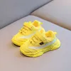 Детские зеленые желтые воздушные сетки кроссовки для малышей для малышей маленькие девочки мальчики дышащие повседневная спортивная спортивная обувь новая 2021 обувь G1025