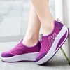 Femmes Casual Sneakers Confortable Sport Mode Hauteur Augmentant Chaussures pour Femme 2021 Respirant Air Mesh Swing Wedges Sneakers 220216