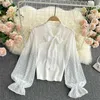 Koreansk mode flicka fe topp vit svart båge knuten krage lång puff ärm hollow out chiffon patchwork casual kvinnor blouses 210603