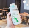 Najnowszy 16,3 unz Baby Children's Plastic Milk Coffee Kubek, wbudowana słomka, przenośna odporna na kropla kubek wodna z wieloma stylami drukowania, wsparcie niestandardowe logo