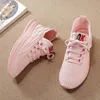 2021 Süper Hafif Nefes Koşu Ayakkabıları Erkek Bayan Spor Örgü Siyah Beyaz Pembe Gri Rahat Çiftler Sneakers Boyutu 35-41 WY01-F8801