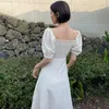 Korejpaa mulheres vestido coreano chique verão elegante sexy v-decote listrado torção dobrável bolha manga casual vestido branco feminino 210526