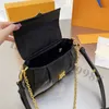 Junge Frauen Leder Schwarz Achselhöhle Umhängetaschen Überall Buchstaben Weiße Klappe Dame Kette Handtaschen Damen Shop Sommer Handtasche Mädchen Großhandel