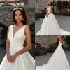 Elegancka 2022 Suknie ślubne Linii Suknie ślubne Backless Lace Crystal Appliqued V Neck Boho Country Vestidos de Novia