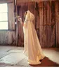 Livraison rapide 2017 Cape à capuche Cape Blanche White Ivory Fur Coat mariage Bolero Femmes Veste d'hiver Long Mariage Cloaks Accessoires 1886670