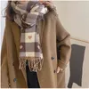 Netto Röd Samma kärlek Plaid Scarf för kvinnor i vinter Mångsidig Koreansk version Dubbelsidig tvåfärgad student Ny Imitation Cashmere Scarf