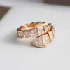 Anillo de serpiente de banda punk con diamante en color platino rosa chapado en oro de 18 quilates para mujer, joyería de boda, regalo con sello de caja PS4470261c