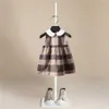 Neues Sommer ärmelloses Mädchenkleid Gestreiftes kariertes graues Babykleid Kinderkleidung Kinderkleid 1-5 Jahre Q0716
