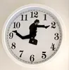 Relojes de pared Reloj creativo inspirado en la comedia británica Comediante Decoración del hogar Reloj novedoso Caminar divertido Silencioso Mute289k