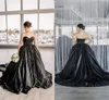 Schwarze Githic Ballkleid Brautkleider 2021 Kristalle Perlen Herzförmiger Ausschnitt Spitze Applikation Kapelle Zug Satin Maßgeschneiderte Vestido de Novia