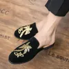 Итальянская повседневная обувь Вышитые мужские половины мошек Высокое Качество Открытые мулы тапочки для человека мода летняя печень