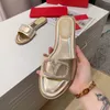 2021 Real Leather Gold Silver Silver Righestone glisse à talons plats Sandals Temperament Slippers Femmes Chaussures de mode Taille 35 à 41 Tradingbe1378435