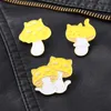 20 pcs / lot plantes série champignon modèle broches dessin animé chat alliage sac chapeau badge unisexe sac à dos vêtements peinture épinglette bijoux A234Q