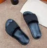 157w Najnowsze Wysokiej Jakości Mężczyźni Projekt Kobiety Flip Flops Kapcie Moda Skórzane Slidki Sandals Damskie Obuwie