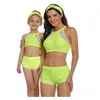 Traje de baño a juego de la familia de verano Conjuntos de 2 piezas Bikini de color sólido + Troncos de natación Madre Hija Ropa E2008 210610