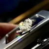 Dainty Bride Vintage Silver Color Ring Aqua Blue Zircon Big Stone Luxury Crystal Love Heart Rings för Kvinnor Bröllopsmycken