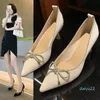 Chaussures habillées 2022 printemps et automne talons hauts pointus femmes Stiletto tout match en cuir souple strass nœud blanc mi-talon