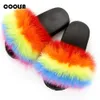 Pantofole di pelliccia per bambini estivi Fluffy Raccoon Slides ry Real Flip Flops Flat Children Rainbow Shoes Sandali per ragazze 210712