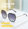 Lunettes de soleil polygonales de la mode Femmes de mode Femmes Sunglasses européennes et américaines Street Sun Lunettes Couleur Lens UV400 avec boîte