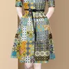 Arrivée Summer Fashion Shirt Robe Femmes Manches courtes Col montant Rétro Imprimer Genou-Longueur Casual OL Robes Vesti 210514