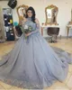 Silver High Neck Quinceanera Klänningar Av Skulder Långärmad Bollkorgar Appliques Lace Beaded Prom Party Evening Dress Sweet 16 Bredddag 15 år