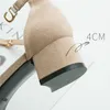 夏の正方形のハイヒールのサンダルシューズの女性足首のぎゅうちゅぼうスエード高品質デザインブランドの結婚式のサンダルオフィスポンプ210520