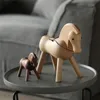 Woondecoratie Accessoires Walnoot Hout Horse Decoracao Para Casa Decoracion Hogar Moderno Maison Vintage Decor Figurine 210811