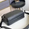 Erkekler için Açık Messenger Çantası Tasarımcı Crossbody Bags 7a En İyi Orijinal Kalite Orijinal Deri Klasik Cross Vücut Çanta Moda Man Omuz Çantası Lüks Sac Bir Mesaj