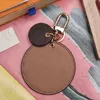 2023 Quality Fashion Woman Man Kechechains Fashionable Handmade Keychain Alloy Embardle Élégant Famme Designer Luxury Key Chain Hand 9701575