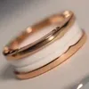 Anello pressabile a molla in oro rosa Anelli a fascia in bianco e nero Anello a doppia coppia in ceramica Placca di alta qualità Nuovo arrivo En286z