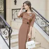 Oregelbunden klänning One Piece Koreanska Ladies Brown O Neck Retro Långärmad Sexig Office Party Midi Klänningar för Kvinnor Kläder 210331