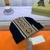 Kaszmirowe ciepłe czapki projektant listew Casual Hats Mężczyźni kobiety Zimowe dzianiny miękkie czapki moda ulica unisex cap1403966