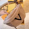 Дизайнерские сумки -стайлишные сумки для талии буква вышивая мода мода женщина мужская флисовая ручная кассвак -каштак дизайнеры мешки с сенсорным ремнем 3 цвета 3 цвета