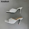 Mode PU Damenschuhe Sommer Quadratischer Absatz Peep Toe Hausschuhe Flacher Fester Partykleid Reife Elegante Aprikose 210507