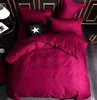 Pamuk 4pcs yatak setleri makine yıkama mektubu baskılı yatak klothes yastık kılıfı düz sayfa dokuma yetişkin kraliçe düz renk yorgan kapağı